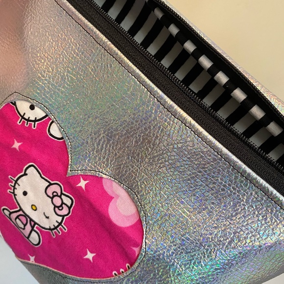 Hello kitty heart makeup bag/cosmetic pouch - Picture 5 of 5